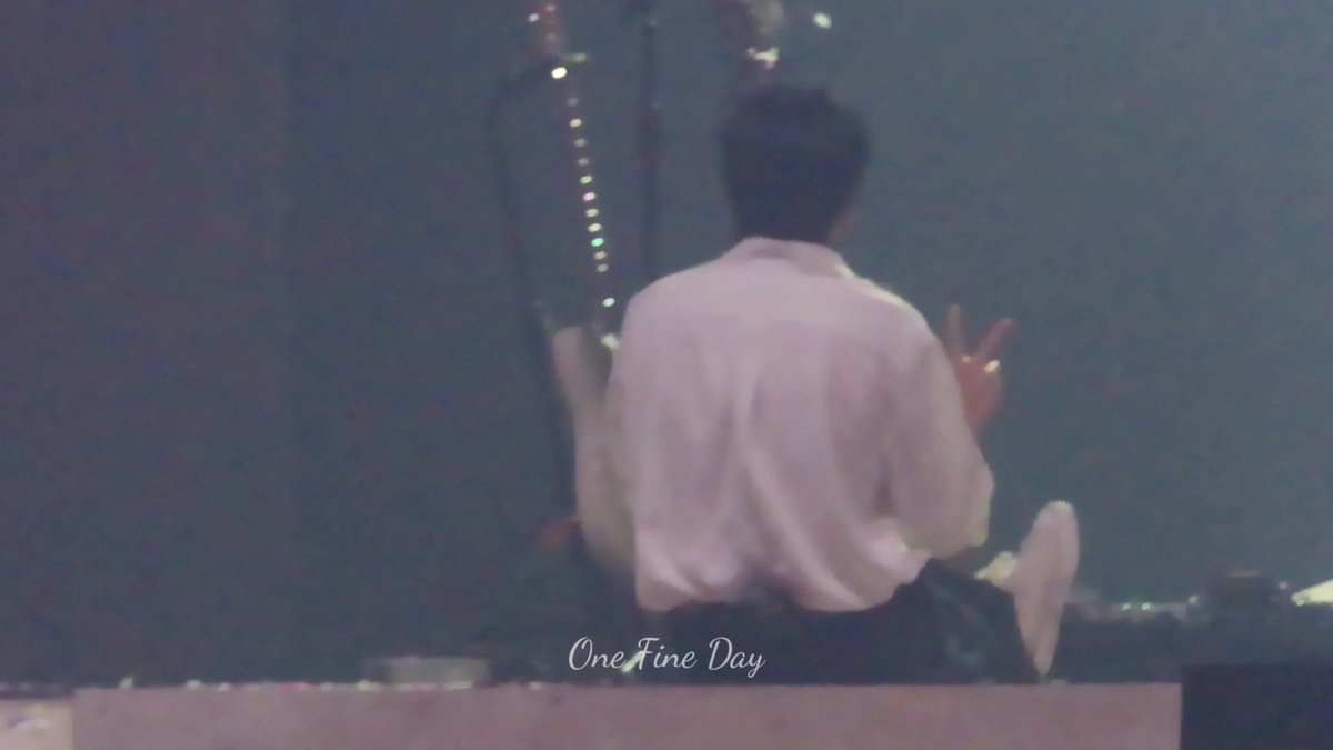 caruya's tweet photo. 홍이삭 the lovers concert 중콘! ㅠ
후... 심장이 나부낀다..
설렘과 벅참과 감사함과 기쁨이
낼 또 만나요! ㅠ 그대!
#홍이삭 #hongissac #홍이삭콘서트 #더러버스 https://t.co/fYENpw0w1O