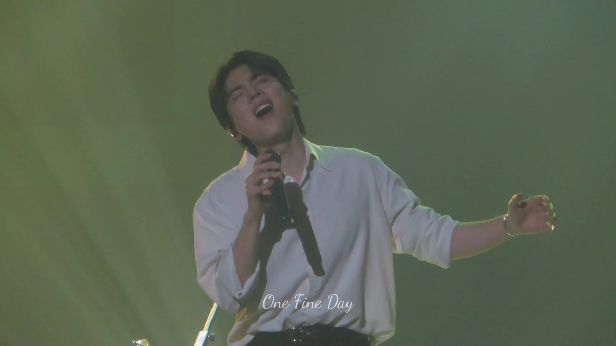 caruya's tweet photo. 홍이삭 the lovers concert 중콘! ㅠ
후... 심장이 나부낀다..
설렘과 벅참과 감사함과 기쁨이
낼 또 만나요! ㅠ 그대!
#홍이삭 #hongissac #홍이삭콘서트 #더러버스 https://t.co/fYENpw0w1O