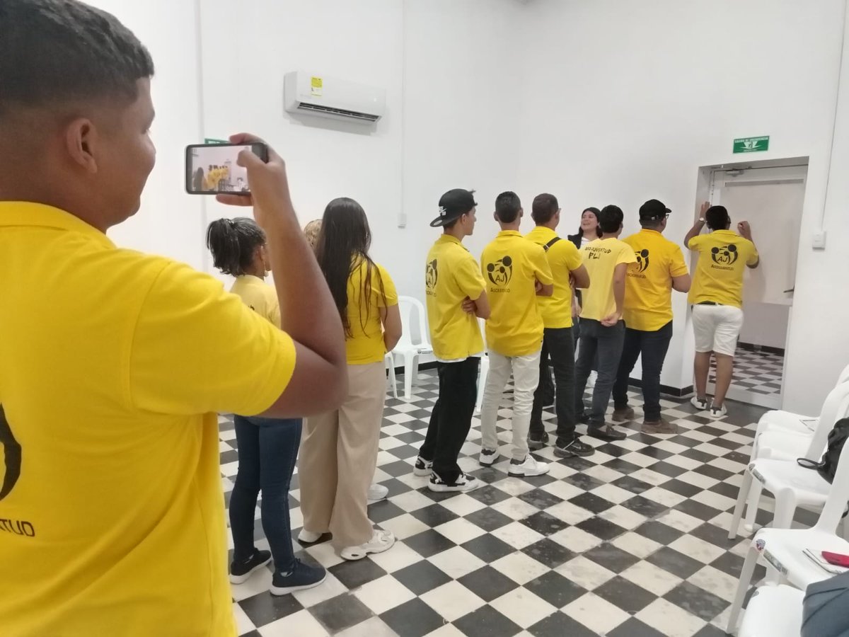 TuValesCol's tweet photo. Hemos concluido con satisfacción nuestra participación gracias a la pastoral social de Santa Marta Colombia y España por esta oportunidad por  permitir crecer nuestras habilidades de Liderazgo nos vemos pronto en la presentación de nuestro proyecto en Valencia España.
#Jovenes https://t.co/5YxczK239I