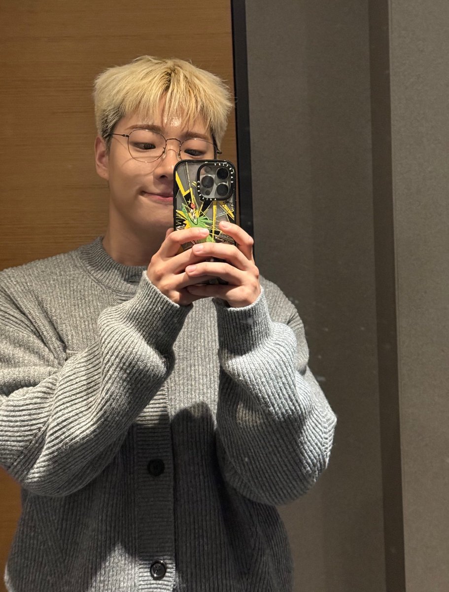 ONF_members's tweet photo. #이션
#온앤오프
🤓🤓 푹자요~ https://t.co/hbQjpX6rbr
