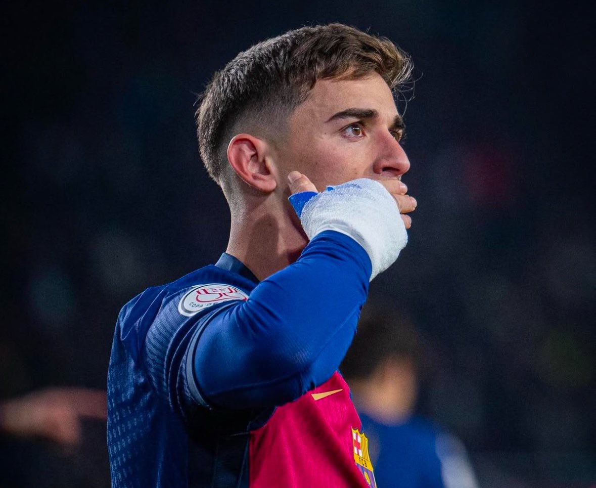 🔵🔴 Hansi Flick: “Gavi has returned from a serious injury but remains one of the best”.

“He has a long and bright future at this club and will undoubtedly play in the 2026 World Cup”.