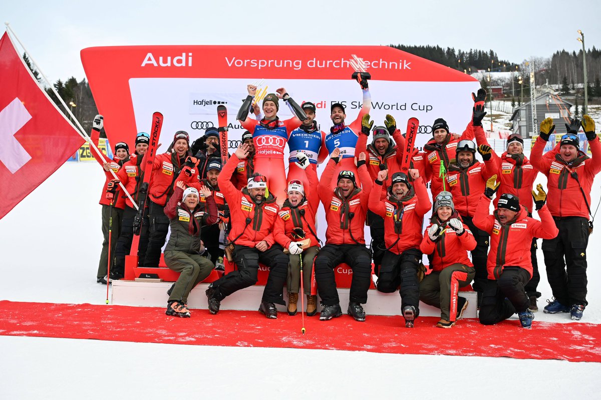 fisalpine's tweet photo. 🇨🇭 Swiss podium sweep in Hafjell 🇳🇴 today!

Loic Meillard 🥇
Marco Odermatt 🥈
Thomas Tumler 🥉

#fisalpine #wintersport #worldcuphafjell

📸 Agence Zoom https://t.co/v8Mz9ZpZWS