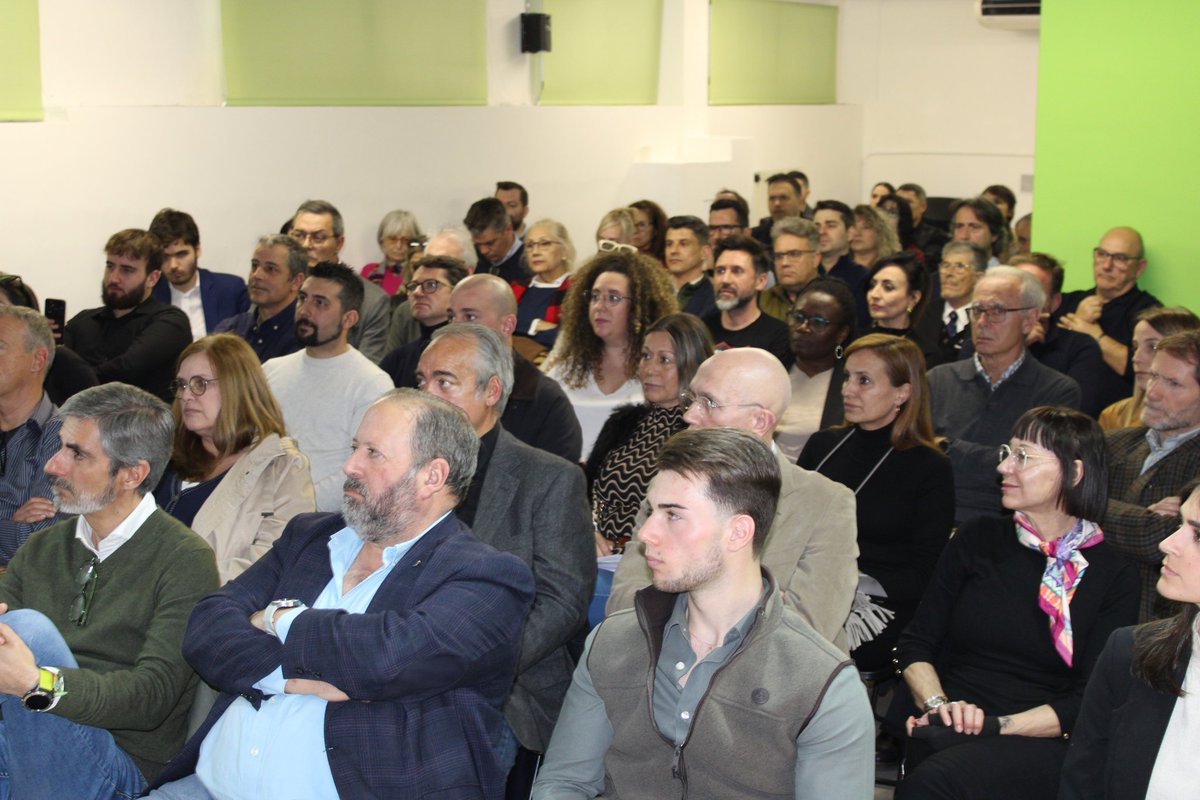 vox_barcelona's tweet photo. 🟢 Jornada de formación con el Portavoz Nacional de Seguridad de VOX, @guidoprincesa 

💪 ¡Vamos a movilizarnos para frenar la islamización y la criminalidad en los barrios! https://t.co/pkpVmthSrj