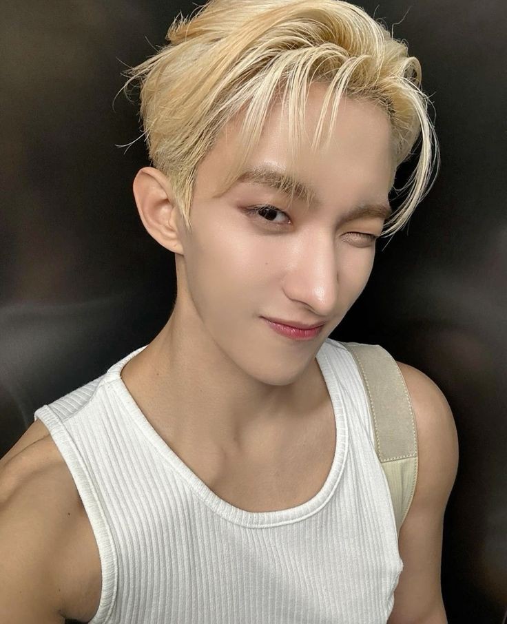 dokyeomsoul's tweet photo. THIS GENRE OF DOKYEOM GGGRRRRRRAHHHH https://t.co/4F212Hapff
