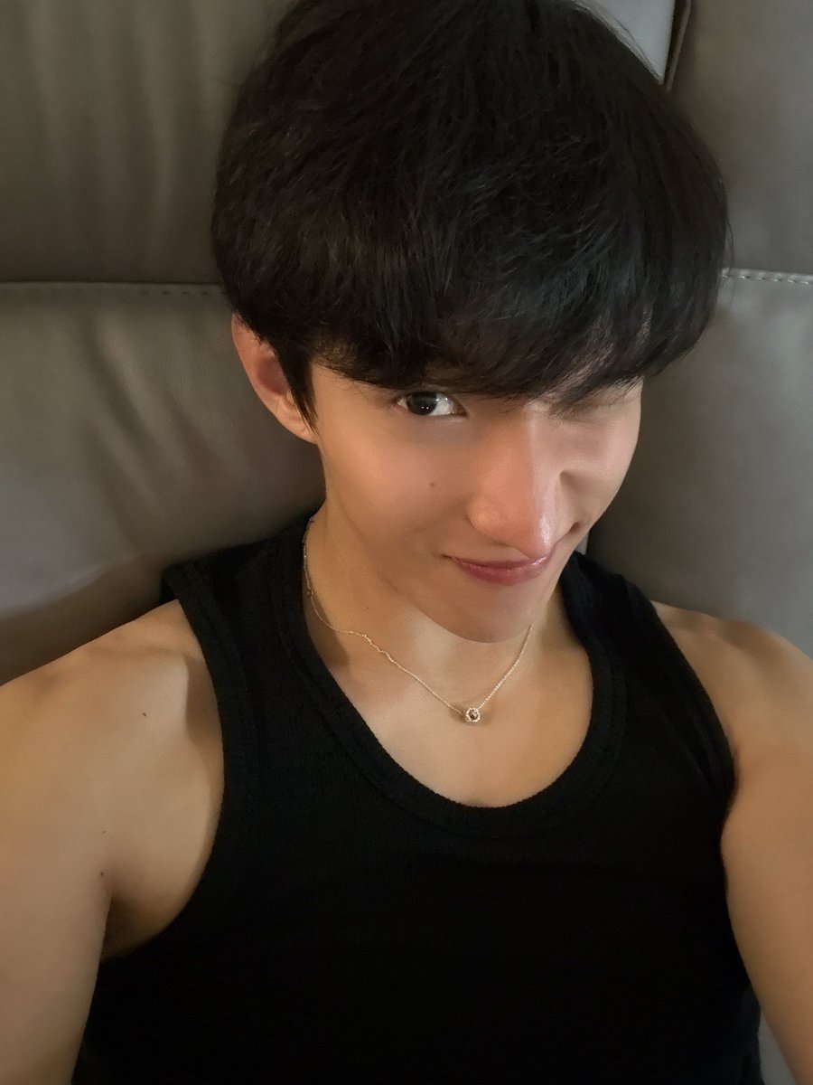 dokyeomsoul's tweet photo. THIS GENRE OF DOKYEOM GGGRRRRRRAHHHH https://t.co/4F212Hapff