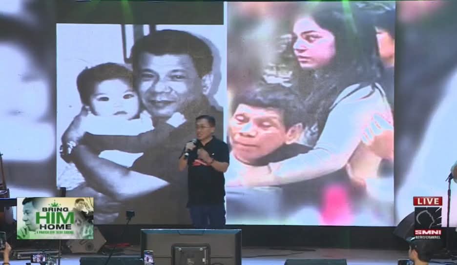 Gerbi_23's tweet photo. KUMUSTA KA NA, TATAY DIGONG?
Mga tagasuporta, luhaan habang pinapakinggan ang talumpati ni Sen. Bong Go.
#BringPRRDHome #Duterte #ProtectFPRRD https://t.co/YRH4L4V8l6