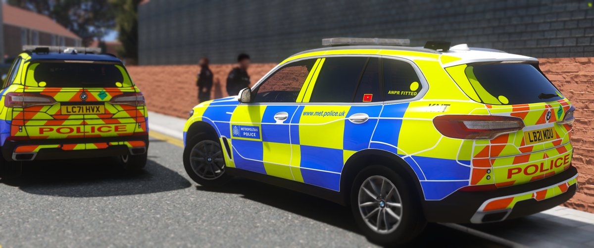 UL_MO19's tweet photo. #MO19 stopped a vehicle connected to the transportation of firearms. Shots were fired by an offender, however no shots fired by police. Two people have been arrested, and 3 handguns recovered. #FiveM #urbanlondon https://t.co/PjLdywcR6t