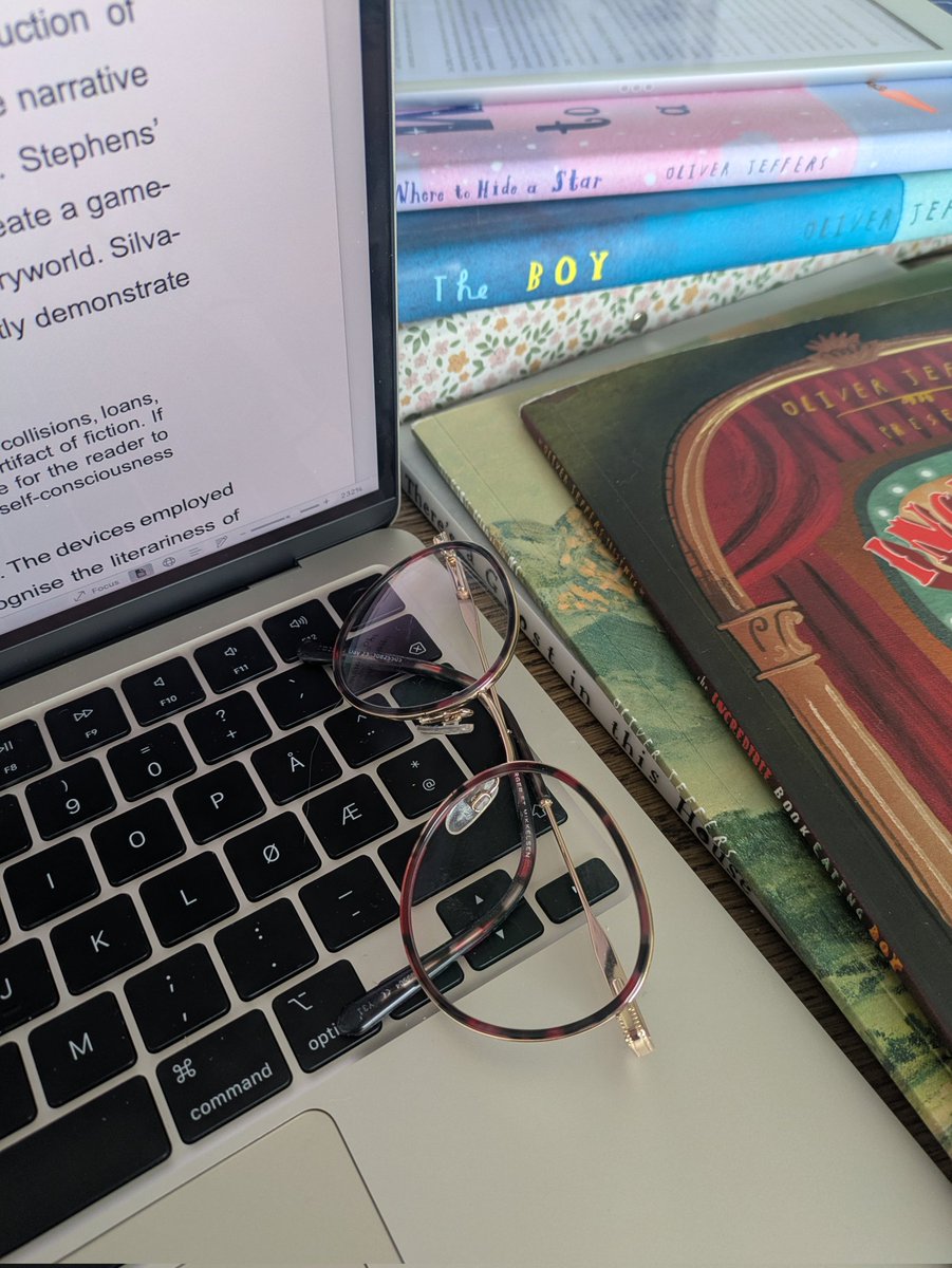 🚨 academic friends! I am submitting the manuscript for my monograph on theorising Oliver Jeffers' picturebooks to the publishers next week - any last minute tips, tricks, or advice? 📚 This is my first monograph so I'm equal parts nervous and excited, and also sleep deprived 🙈