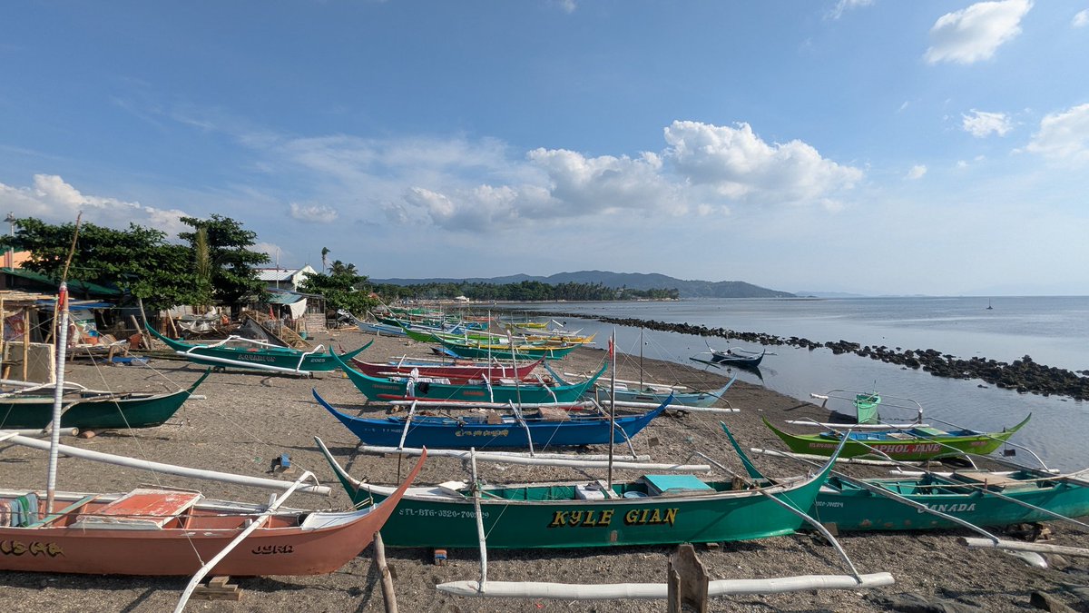 tktktk09's tweet photo. タール湖を反時計回りに、海が見えるバラヤン湾までドライブ。観光地でもなく、誰もおらず、かなりの穴場。海まで来られてよかった🚙
#フィリピン #Philippines
#バラヤン湾 #Balayan #Butong
#フィリピンドライブ https://t.co/jCfeKXGbTc