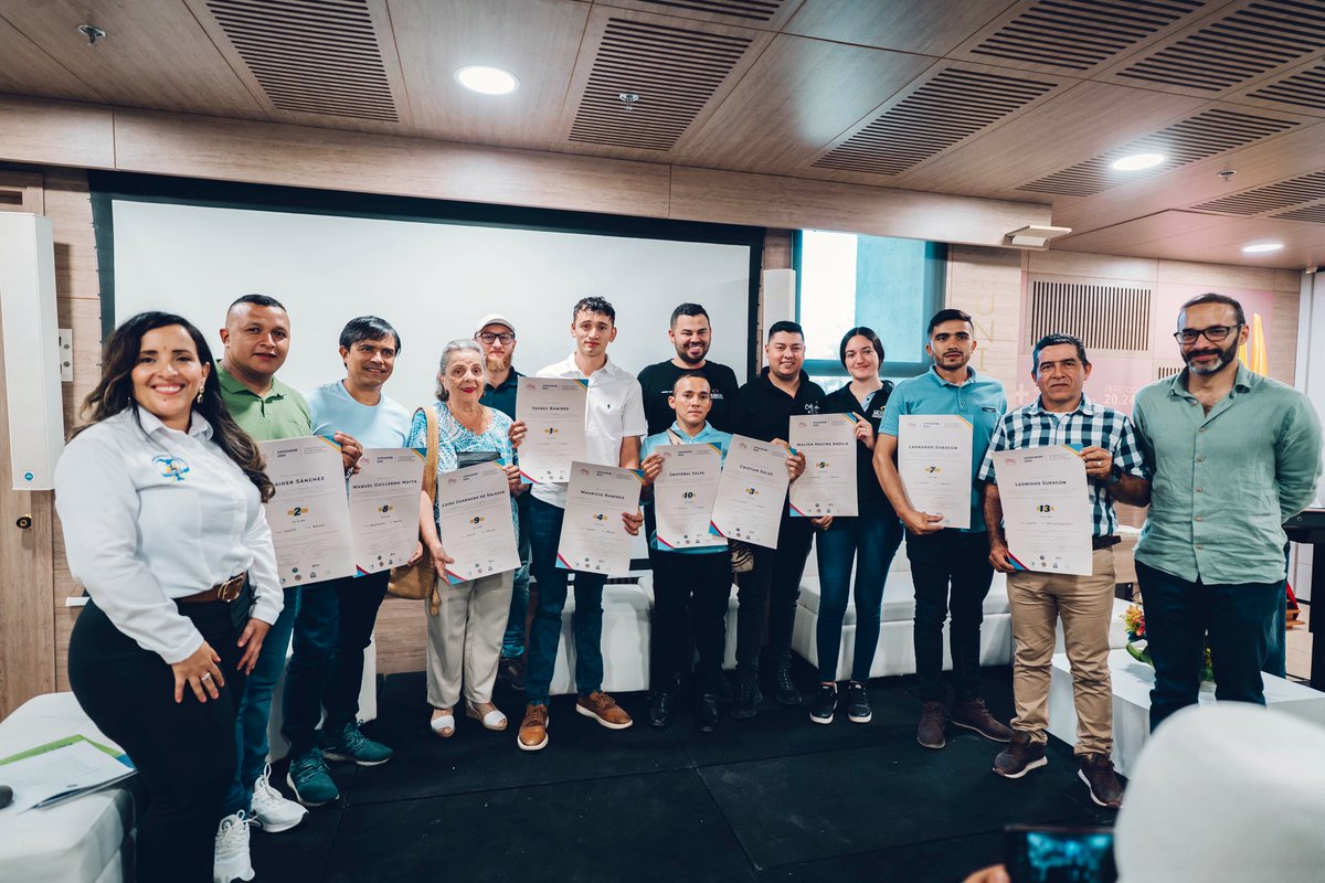 Unimagdalena's tweet photo. Durante la jornada, la Asociación Colombiana para la Excelencia del Café (Asecc) reconoció a 13 productores por su arduo trabajo y dedicación al entregar #LaMejorTaza de la Región, destacándose en la evaluación por su calidad excepcional para superar los estándares para subasta. https://t.co/mdarVrLutp