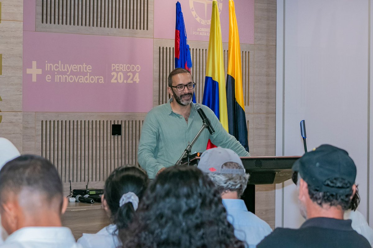 Unimagdalena's tweet photo. Durante la jornada, la Asociación Colombiana para la Excelencia del Café (Asecc) reconoció a 13 productores por su arduo trabajo y dedicación al entregar #LaMejorTaza de la Región, destacándose en la evaluación por su calidad excepcional para superar los estándares para subasta. https://t.co/mdarVrLutp