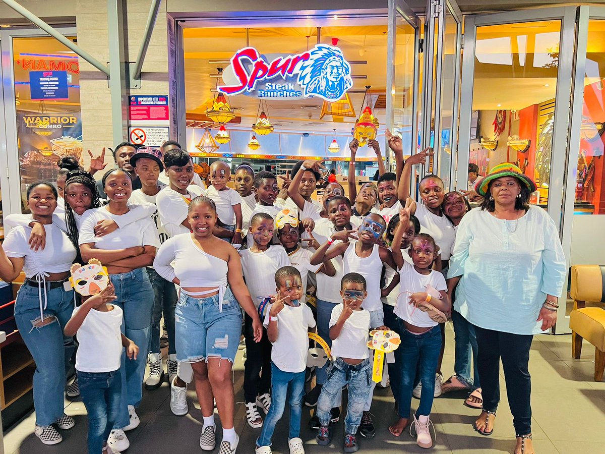 DozThebe's tweet photo. Please help us spread the word about our Orphanage Centre 🙏🏾

Below are the banking details:

Account holder : Jehovah Jirah Orphanage Centre 
Name of Bank : FNB 
Acc number : 62294930849 
Type of acc : Cheque 
Branch : Mabopane 
Branch code : 253045

Thank you in advance ☺️ https://t.co/rlS3LdWJOs