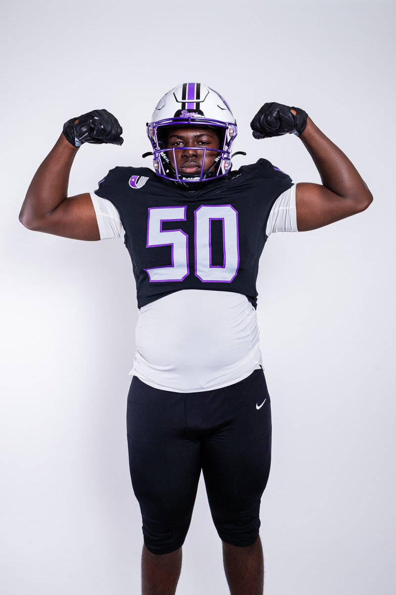 Davion Everett tweet media