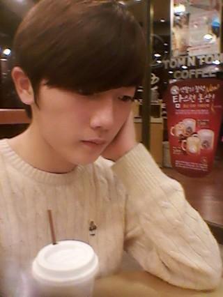 seomochiS2's tweet photo. 이 불안에서                                    이불 안에서💤 https://t.co/mATmp2G9aX