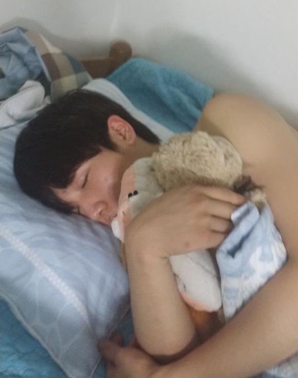 seomochiS2's tweet photo. 이 불안에서                                    이불 안에서💤 https://t.co/mATmp2G9aX