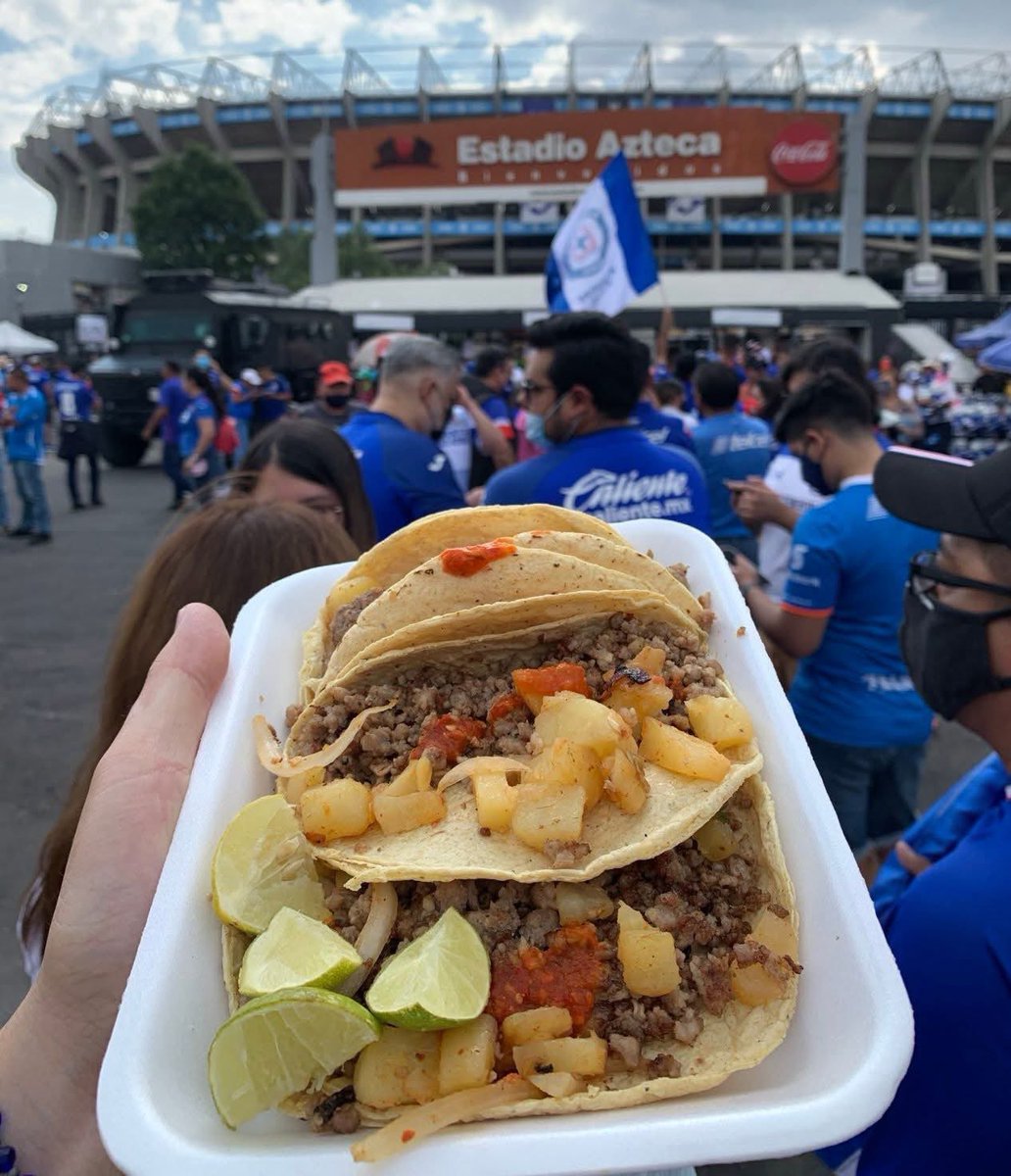 SportScran's tweet photo. Tacos at @CruzAzul 

🇲🇽 60 peso (£2.40) ⚽️ https://t.co/D2g2mknvOG