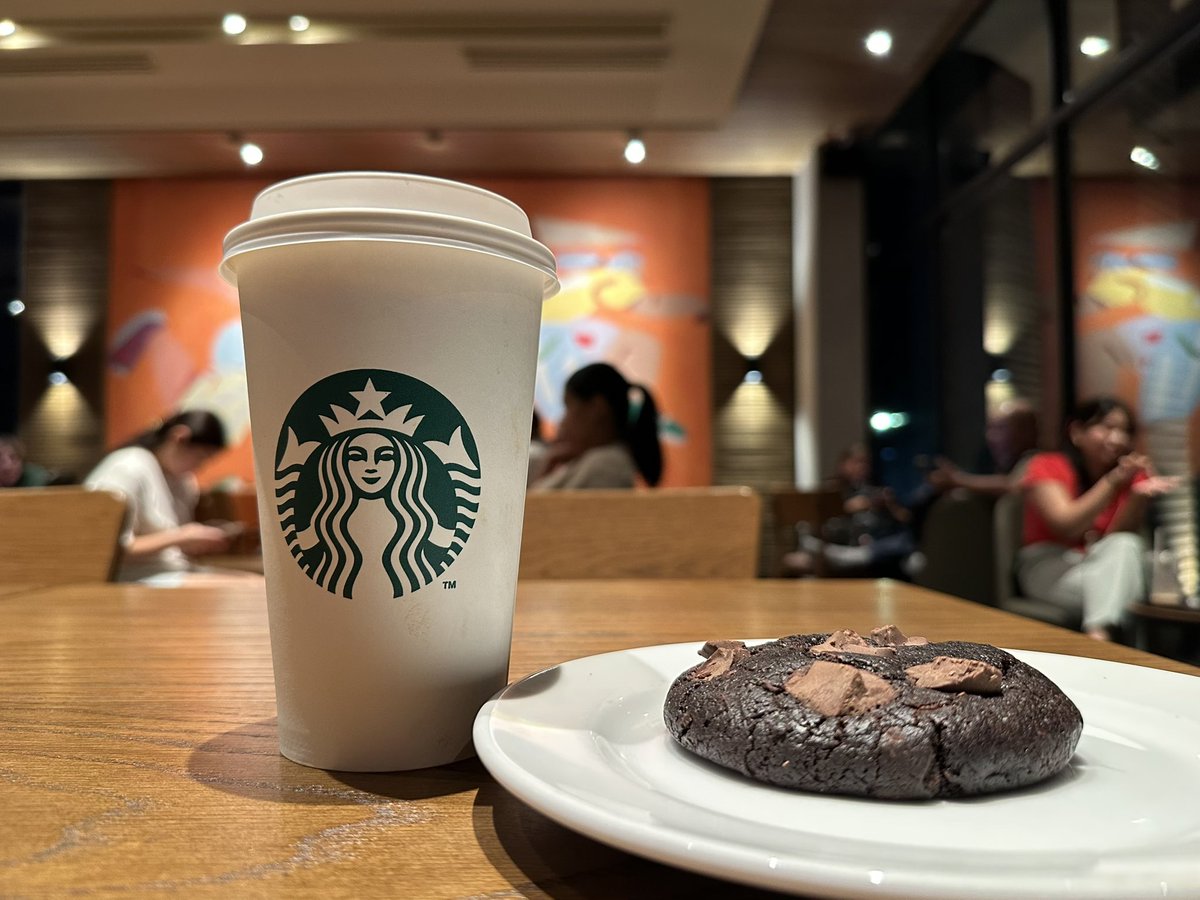 Jacob_338's tweet image. 以前から気になっていたMaple GroveのStarbucksに行ってみました。週末ということで沢山の人がいました。ここのStarbucksは1階と2階があり、店内が広くそしてキレイで良きでした。久しぶりStarbucksでしたがほっこり出来ました。

#MapleGrove