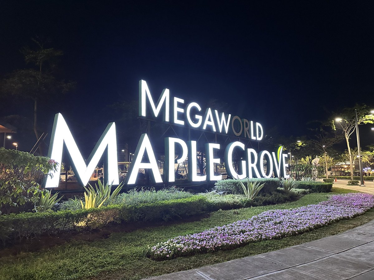 Jacob_338's tweet image. 以前から気になっていたMaple GroveのStarbucksに行ってみました。週末ということで沢山の人がいました。ここのStarbucksは1階と2階があり、店内が広くそしてキレイで良きでした。久しぶりStarbucksでしたがほっこり出来ました。

#MapleGrove