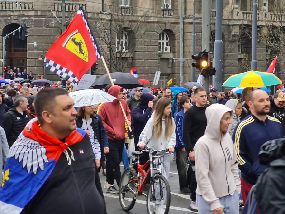 Ferrari je spet poleg. Beograd.