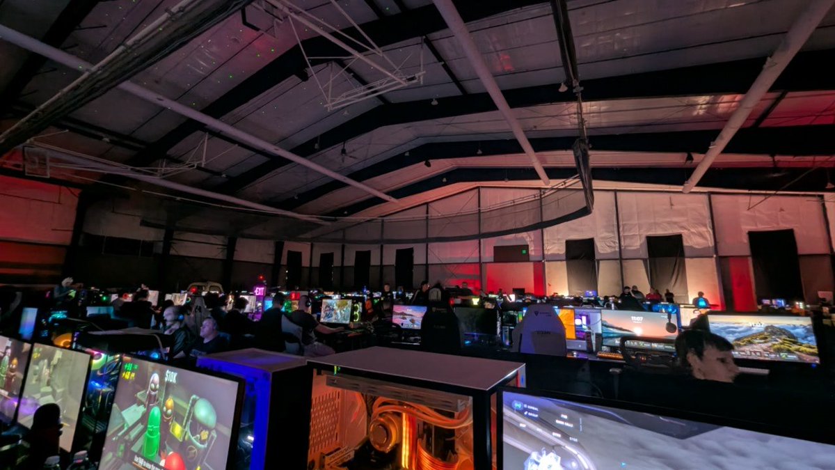 My view from NETWAR 45.0. Playing some Star Citizen today pushing my Bounty Hunter rep.