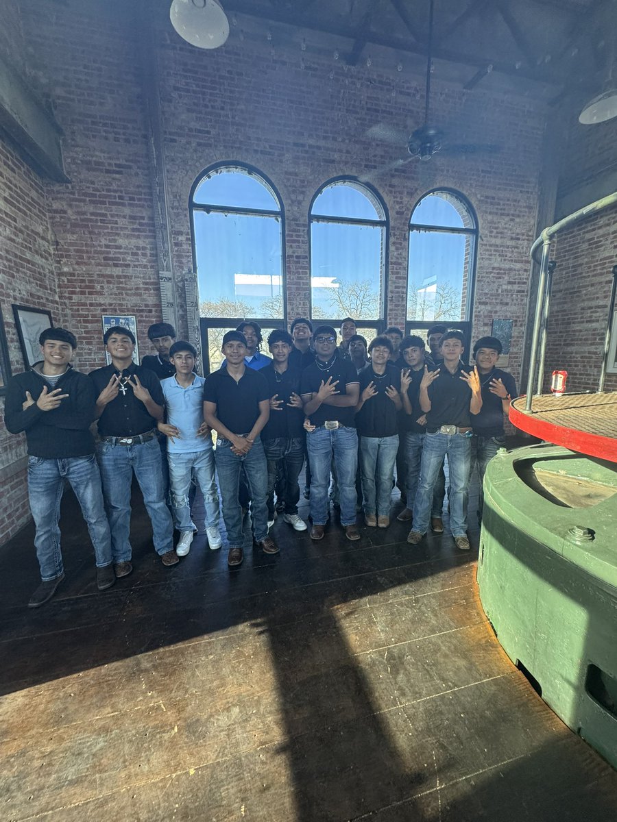 24-25 Team Dinner 
Preparation week ahead look out this young team is ready 
#TeamTempo #Playoffs25 
@LethalSoccer <a href="/SATXSoccer/">S.A. Soccer ⚽🎥🎙️</a> <a href="/6a_28/">SA High School & Club Soccer</a> <a href="/ApachesGHS/">Apache Athletics</a>