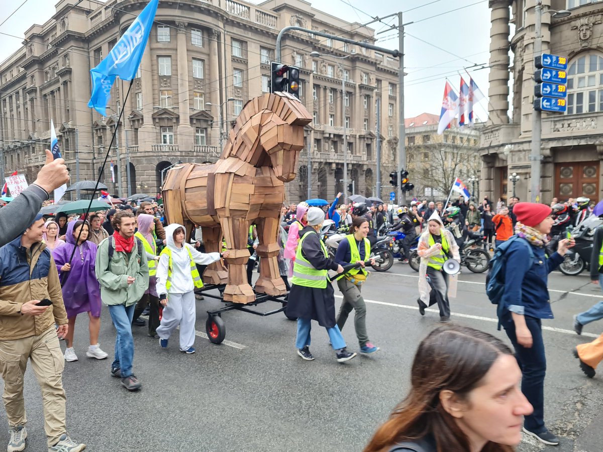 Trojanski konj je tudi poleg!