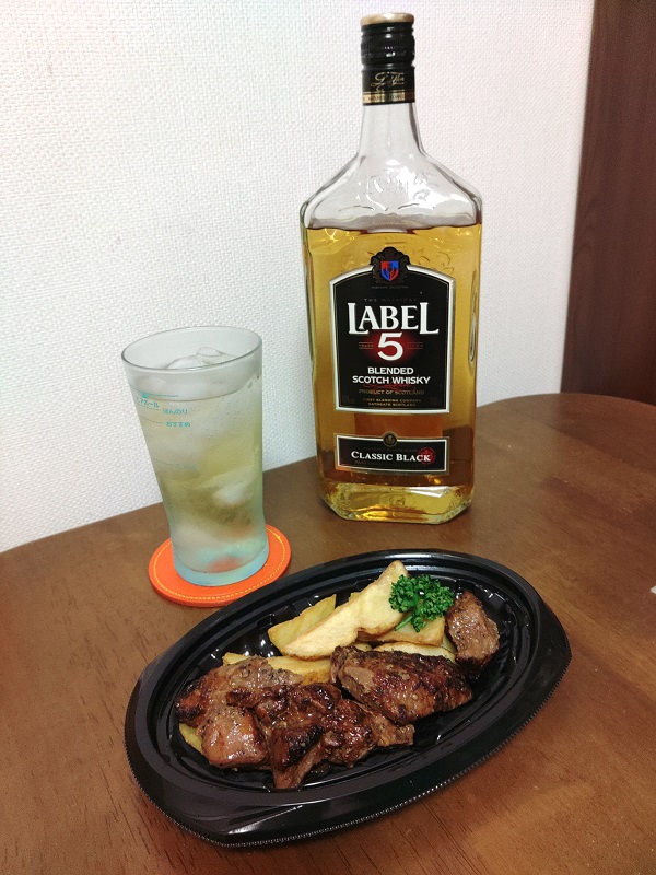 eagress680's tweet photo. 安くてオススメ、ラベル5。ポークステーキで🍻
#LABEL5 #ウイスキー #お惣菜 #遠鉄ストア https://t.co/4E1sowmUEw