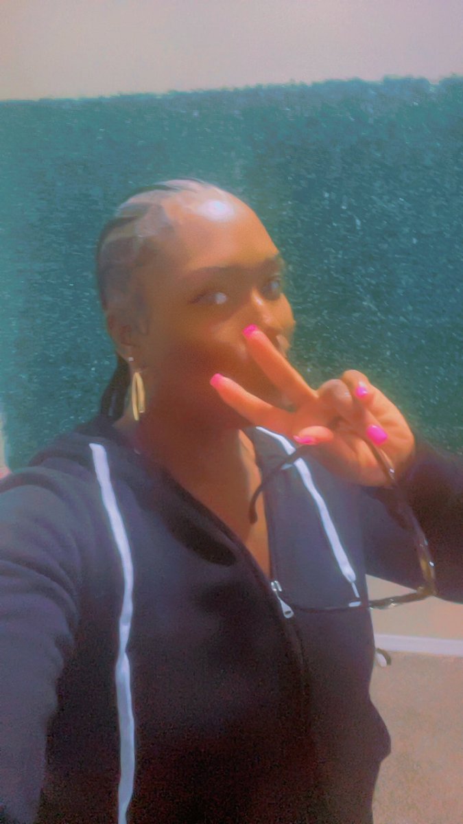 Londyn_Vixen's tweet image. #straightbacks #sowhatigotallthaniccas #thatgirlspecial #mylilbeechabrat
#yrn #ypn