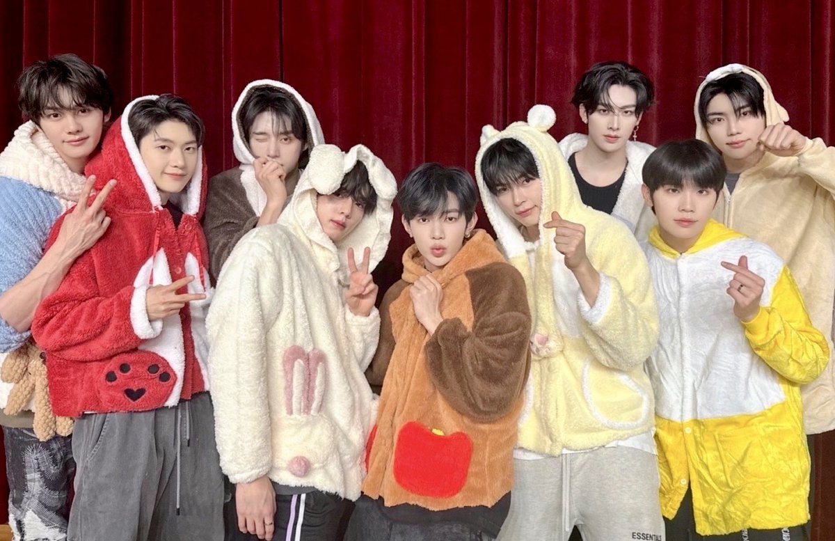 _𝗭𝗘𝗥𝗢𝗙𝗢𝗖𝗨𝗦

내 남자의 이중생활😎
멋지고 귀엽고 다 하면 ZEROSE는
어뜩하라고, 엉트켜라고, 음빠빠라고 🤷

#ZEROBASEONE #ZB1
#제로베이스원