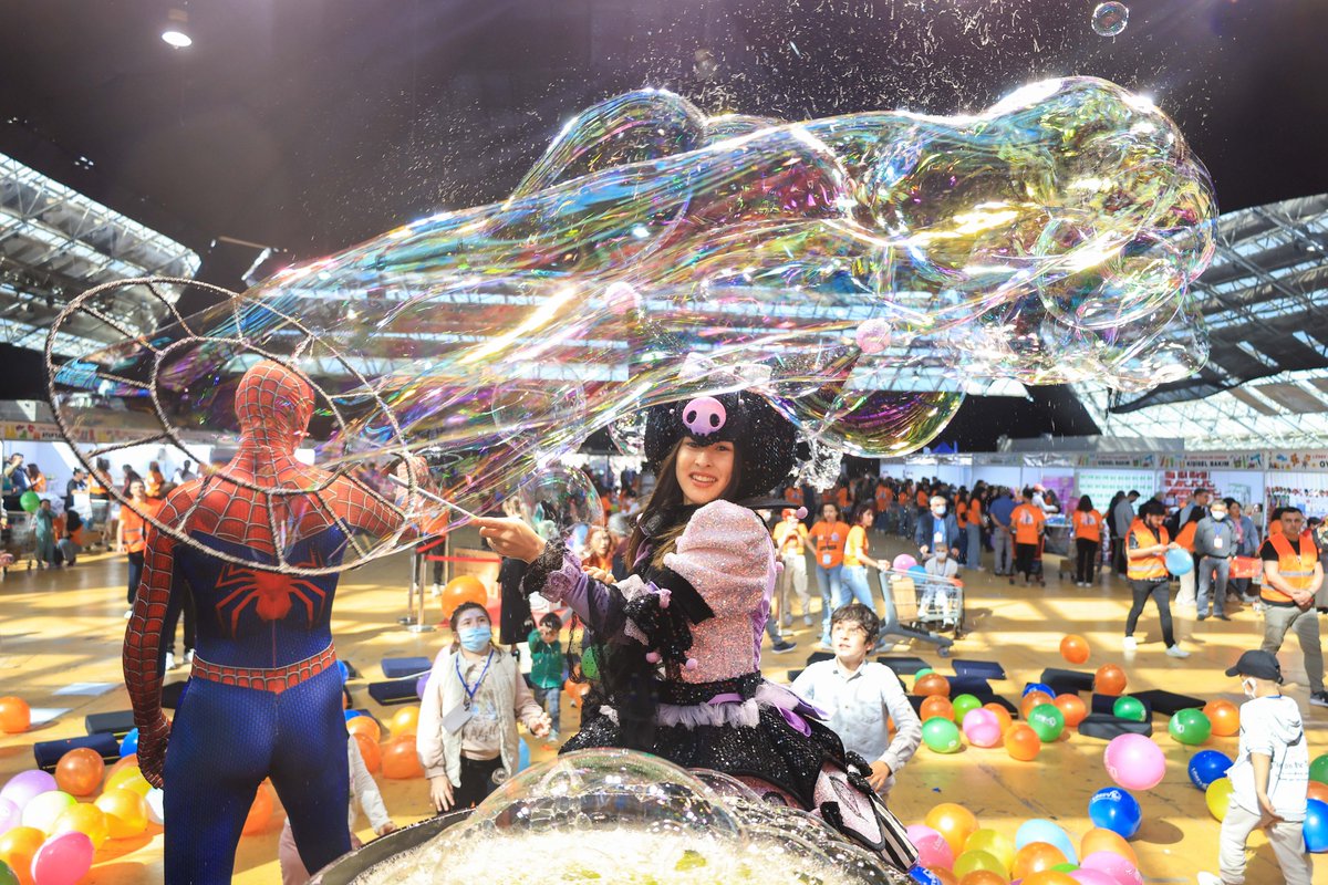 İlki İstanbul'da ikincisi Antalya'da gerçekleşen böylesine büyük bir dayanışma böylesine büyük bir iyilik zinciri paylaşılmaya değer♥️

Duymayan kalmasın #İyiliklerÇarşısı 
Çok Yakında Tüm Türkiye'de🌠
🛒 losev.org.tr/iyiliklercarsi…