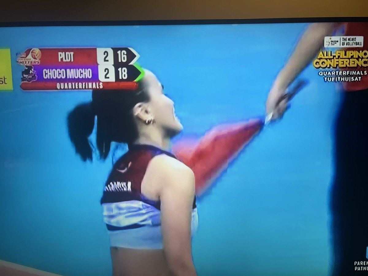 aicille73's tweet photo. Kahit undermanned, sweet reverse sweep ng Choco Mucho! OMG! Everybody pitching in! Mars Alba a game changer!!!#chocomucho #chocomuchoflyingtitans #sisirondina #marsalba #deannawong #thangponce #maikaortiz #isamolde #roysetubino #cherrynunag #maikaortiz #reginearocha #volleyball #volleyballplayer