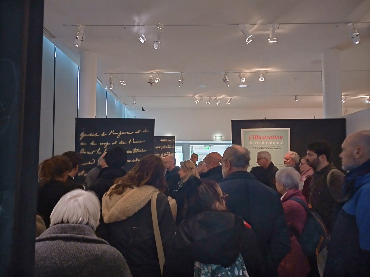 aureaeleftheria's tweet photo. Une magnifique journée d'étude organisée par l'APHG et les @ArchivesnatFr sur l'histoire des manuels d'histoire. https://t.co/vAvvSsDPij
