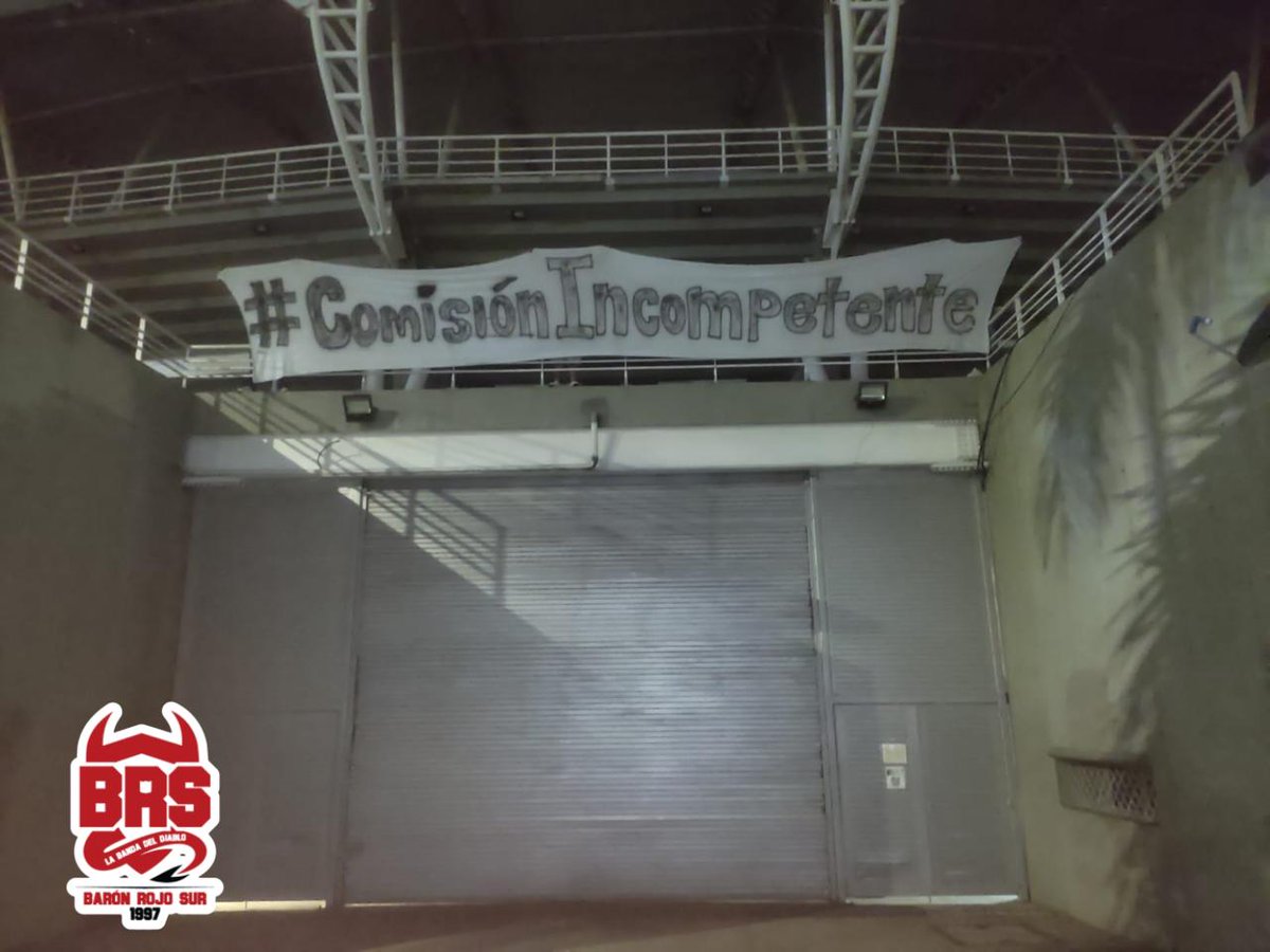 poseidosDXS's tweet photo. Basta de jugar con la gente y la hinchada 

#edercontraelpueblo 

#pretelcontraelpueblo https://t.co/YE3rVhpWBr