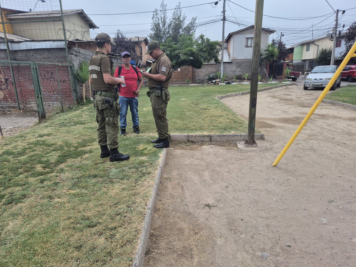 carabprmaipo's tweet photo. #Paine: Carabineros de la 64° Comisaria realizan servicio focalizado en feria de la comuna, fiscalizando el comercio ilegal y aumentando la sensación de seguridad de los vecinos.
#CarabinerosDeTodos. https://t.co/t8Vk0e8JGG