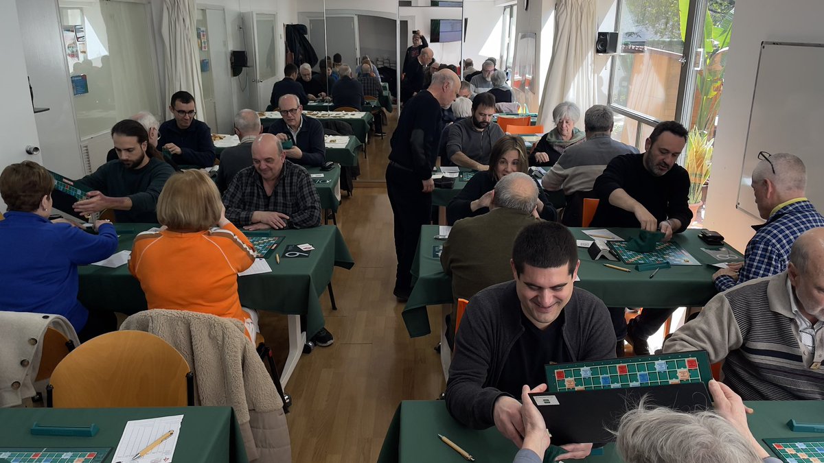 Hora d’agafar forces! Després de les tres primeres rondes, quatre jugadors invictes: Adrià Maynés, Xavier Albons, Joaquim Roé i Joan Barceló!
#scrabbleencatalà 
#scrabble
#cultura