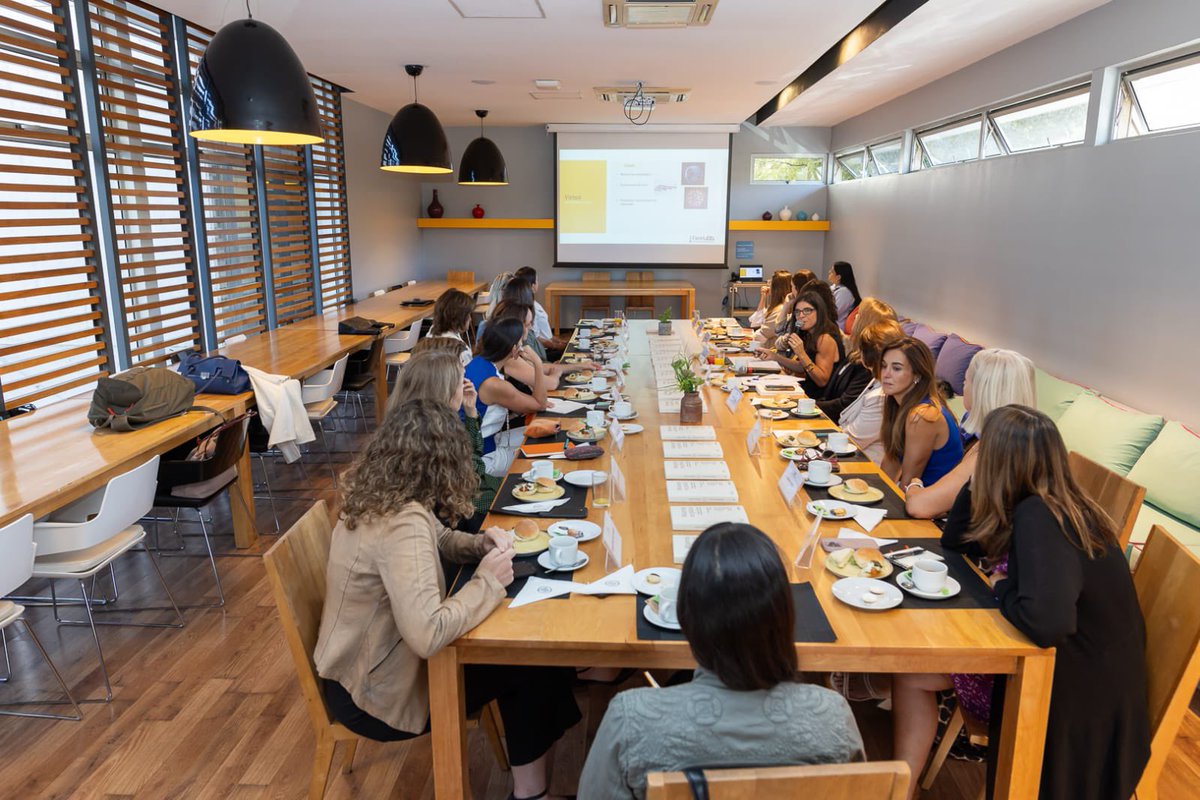 [ACADEMIA] 
#DePrimeraFuente | #8M 
Un valioso espacio de reflexión que reafirma nuestro compromiso con la participación activa de las mujeres en todos los ámbitos del desarrollo nacional. #LiderazgoFemenino #UDD #FaroUDD #MujeresQueInspiran