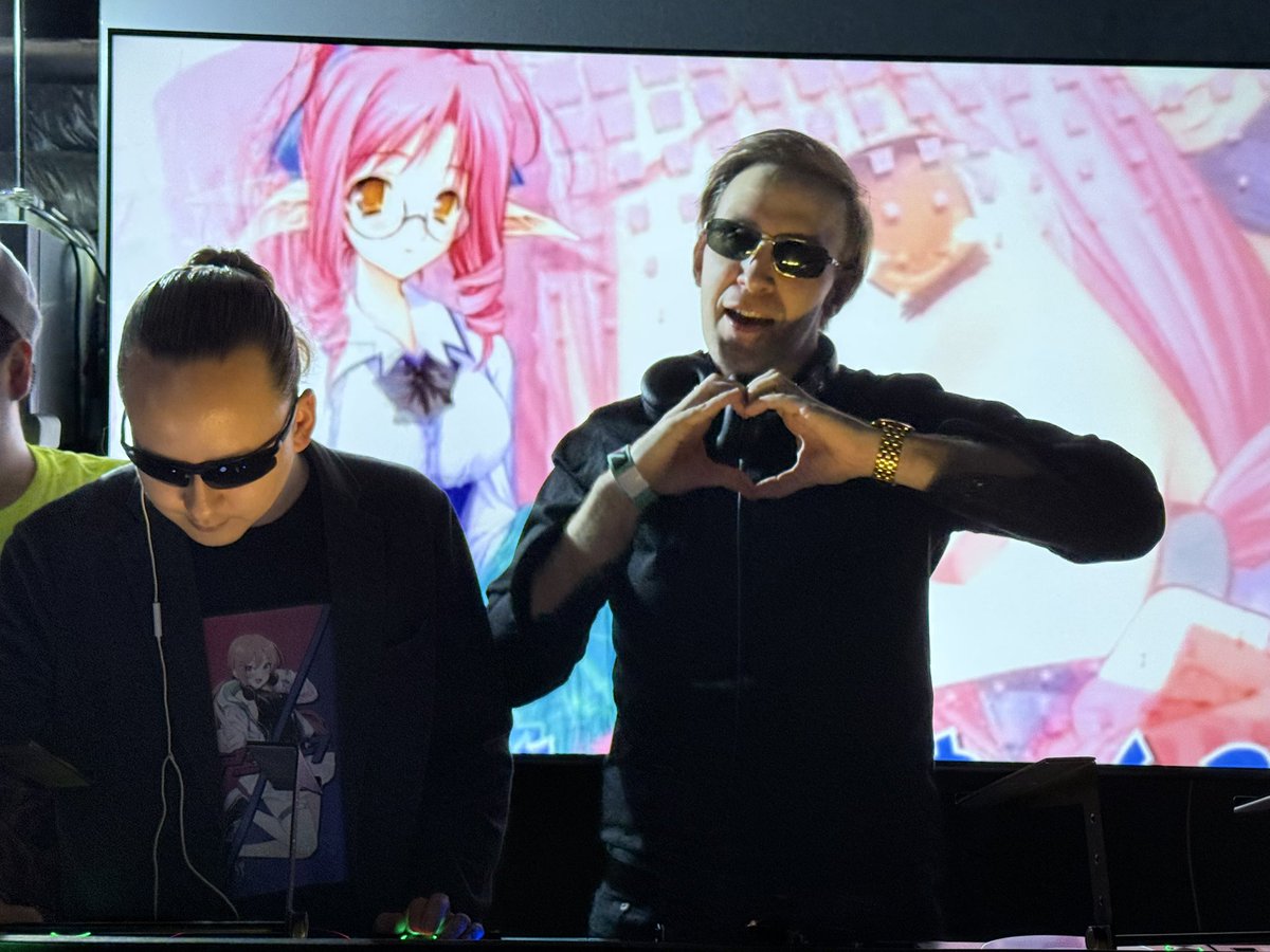 task_likes_inc's tweet photo. #アニハーフ　呼んでもらえました！

イベントオーナーさんのルックスとポーズのギャップ🤭
さらにイベント会社員の時から8年ぶりの再会が3人も！

20日の自社イベントも楽しみです！

#AniHalf https://t.co/3qRpXjTbcP