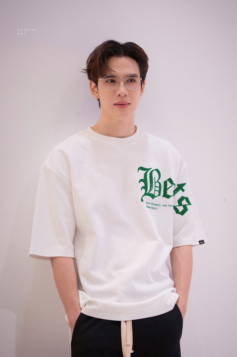 รูปจากรอบเมื่อวานอีกหน่อย 
ดีใจที่ได้เห็นคุณเค้าโชว์ทักษะการแสดงในศาสตร์ที่หินสุดๆอย่างละครเวทีด้วยตาเนื้อ พลังของธนภัทร เหมาะจะยืนอยู่บนสเตจที่สุดแล้ว เรื่องหน้าขอให้เป็นมิวสิคคัลนะ 🥹

<a href="/film_tnp20/">🎞️ FILM 🎞️</a> 

#FilmThanapat 
#เรื่องเล่าคืนเฝ้าผี2568