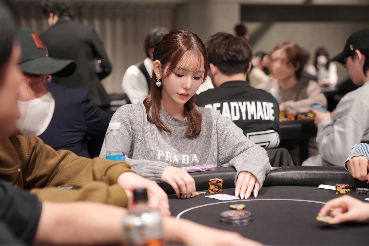 seri__poker's tweet photo. 明日はインフルエンサーチャンピオン🃏肩ぶんぶんぶんまわしますっっ @AKPTPOKER_JP #AKPT #RedPokersummit https://t.co/IU2MLkUAdB