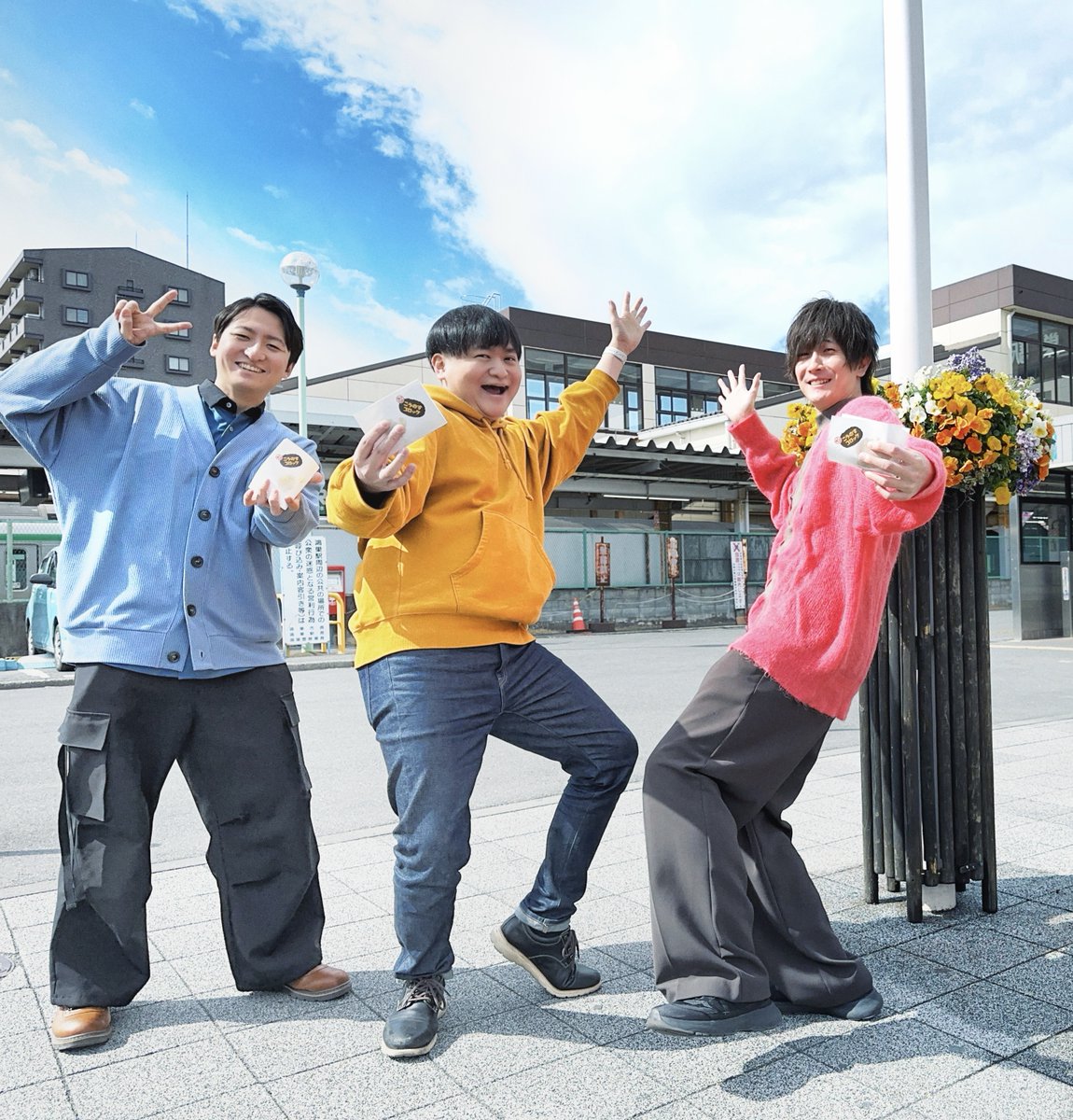 放送開始の第0回目からお世話になった桜江です。
(実は最古参メンバーの一人)

たくさん楽しいことも大変なこともありました
けどそれは振り返れば宝物のようだったなと思います。

３年間、本当にありがとうございました。

ベストポジション　桜江しゅう

#こんポジ #どきすて #フラワーラジオ