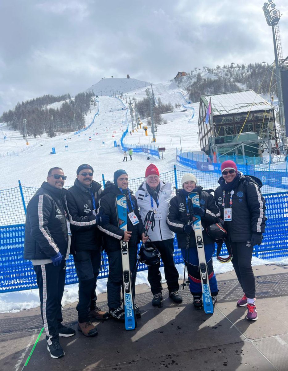 مع الفريق المصري في التزحلق على الجليد في اولمبياد تورينو إيطاليا ٢٠٢٥ 🏂

With The Egyptian Team Turin Italy 2025 💠