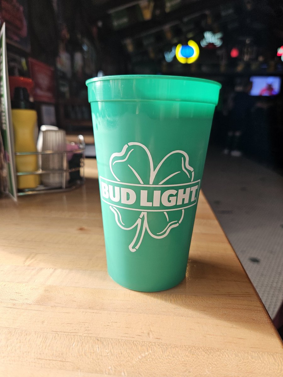 BrRiceCrusader's tweet photo. Here we go at The Lantern! #StPat https://t.co/4xyqRnI0nL