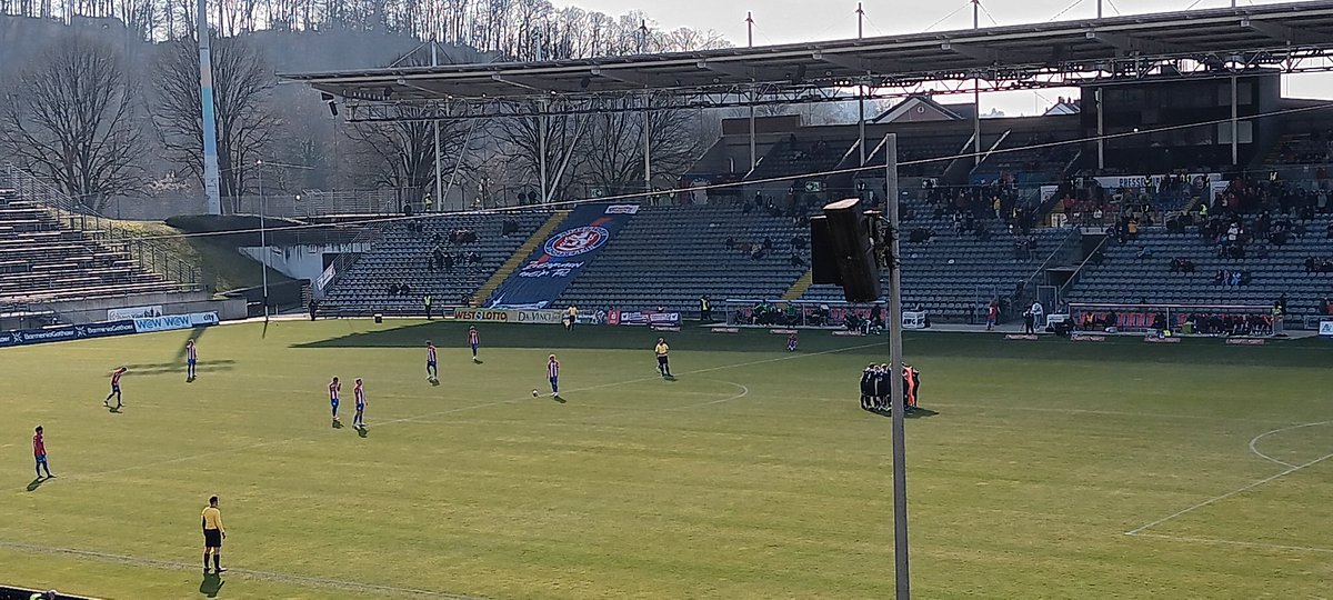 Sascha1982wtal's tweet photo. Die zweite Halbzeit beginnt
#WSVSVR https://t.co/V78Xr8Xd3v
