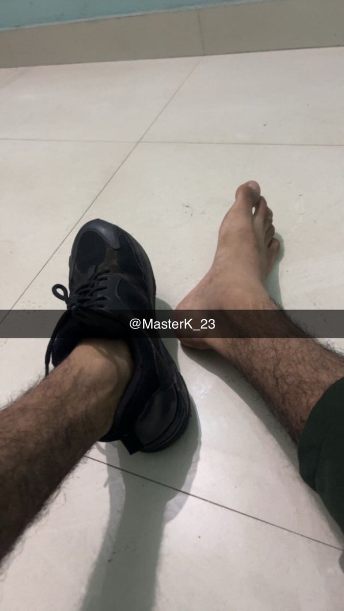 MasterK_23's tweet photo. Slave's come forward😈, rest y'll know what to do👅

#feetworshi̇p #feetfetısh #footdomination https://t.co/MzeN8nQaky