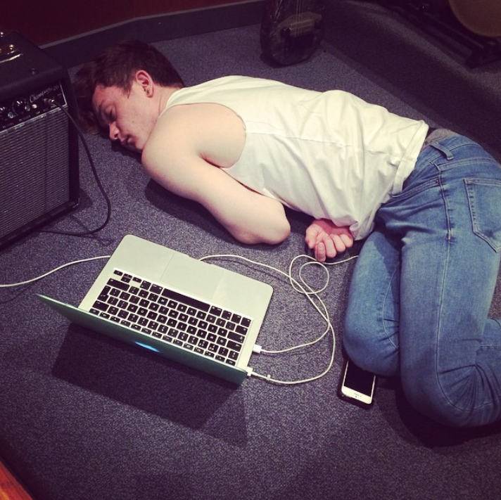 introvamped's tweet photo. i know said i won't use this account again but eh it's a special day

happy birthday to my favorite bassist 💖 https://t.co/DDWTY9OGLV
