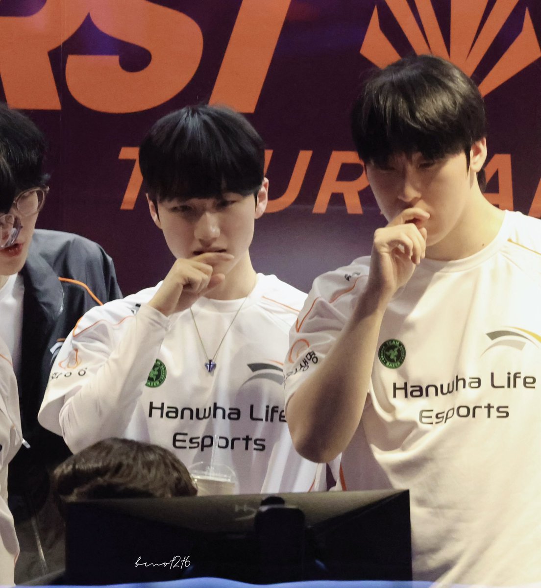 bmo1216's tweet photo. 03152025 FST Day6 HLE vs TES
🥜&amp;🐣：🤔🤔

#Peanut #피넛 #Zeka #제카 https://t.co/fBXJH9aUgO