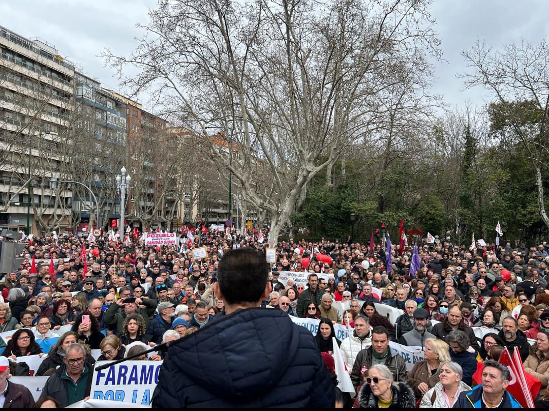 Una alianza de miles de  personas de las comarcas y ciudades de CyL,  junto con los sanitarios y sus sindicatos de clase, hemos “alzado la voz ” contra la Junta exigiendo la defensa de la “sanidad pública “ y en contra de las privatizaciones.