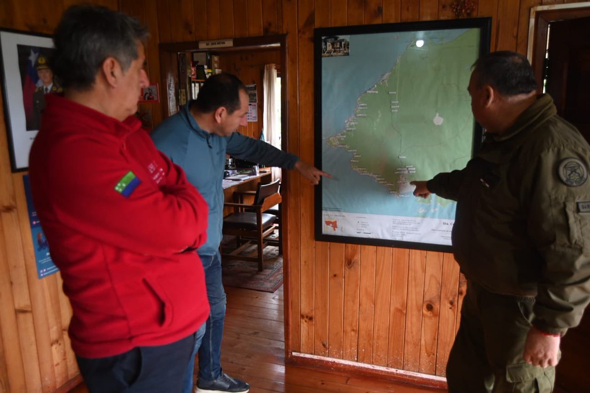 GoreLosLagos's tweet image. Temprano visitamos el Retén Los Alerces en #Contao, #Hualaihué. El Gobernador Alejandro Santana destacó la importancia de impulsar la construcción de un nuevo retén en esta puerta de entrada a la Carretera Austral. 89 millones fueron aprobados en 2022 para su diseño. 🚔