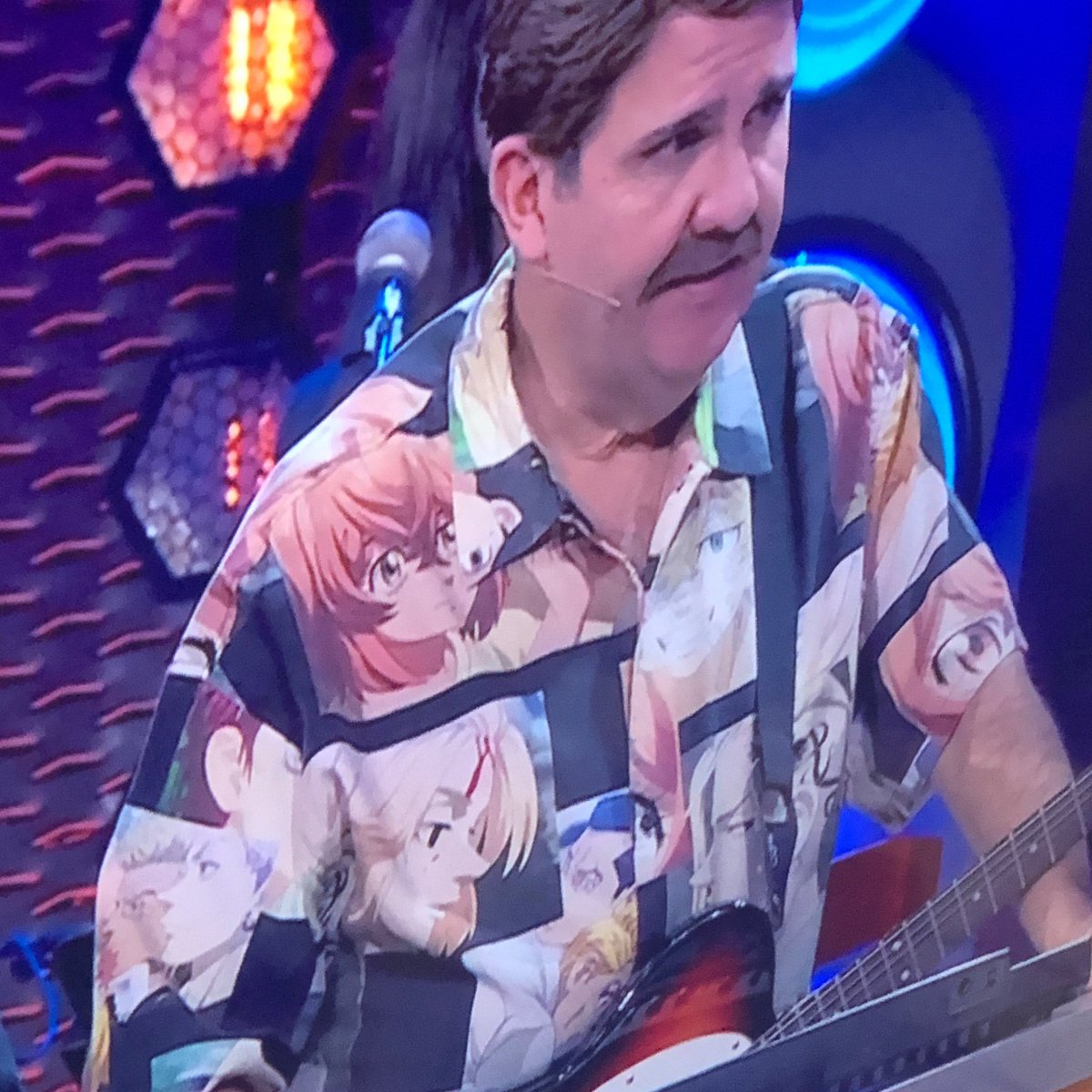 <a href="/nyuum_/">Ñyuum</a> Le visteis la camisa ayer a Florentino haciendo de Grison y habéis decidido celebrarlo sacando un pack de capítulos XD