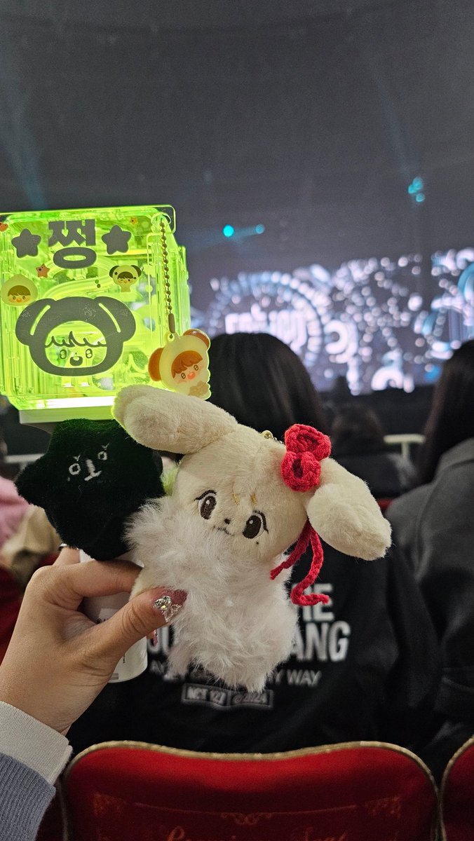 toocoldoutsid_'s tweet photo. 파가사리랑 스트랩 달고 싶었는데..... 믐꾸랑 너무 안 어울려서 바로 포기한 사연 https://t.co/OnNLSXtpnT